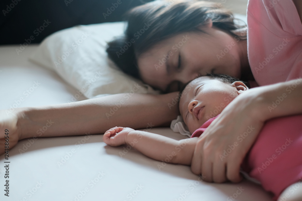 How to Help your baby sleep better? mother sleeping with baby